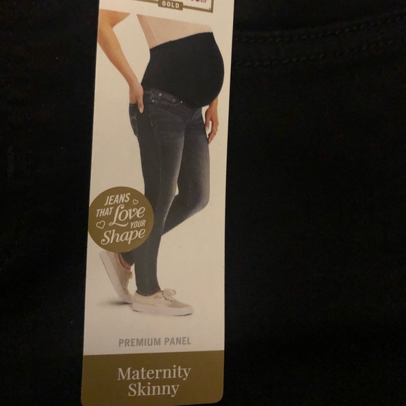 Maternity Baby Bump Skinny Jeans Signature by Levi Strauss & Co. - Picture 7 of 9